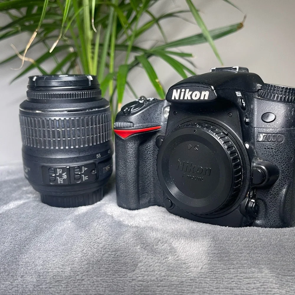 Nikon D7000 with battery and 18-55 lens